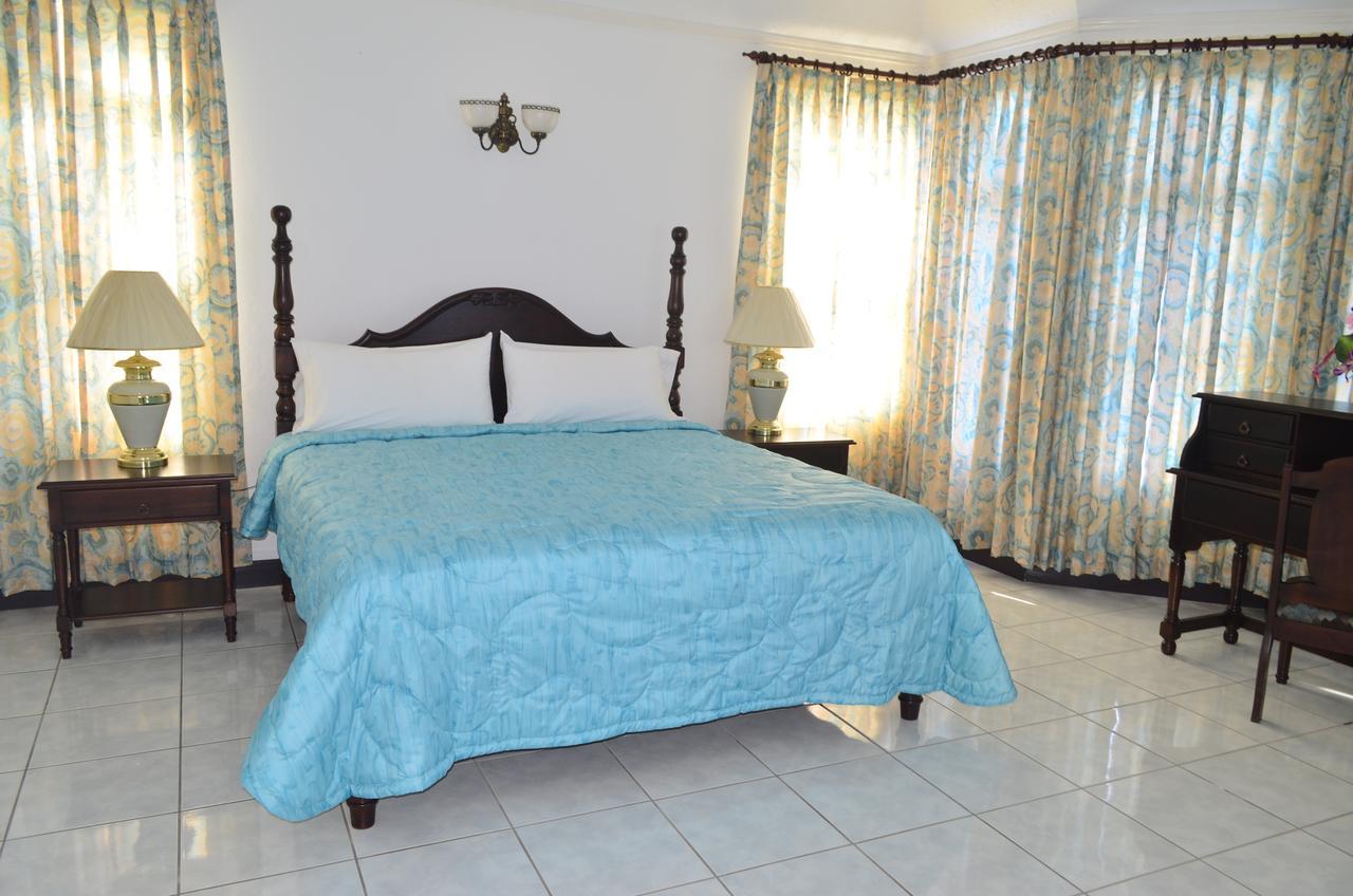 Pink Rock Inn Bed And Breakfast Ocho Rios Ngoại thất bức ảnh